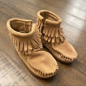 MINNETONKA Double Fringe Side Zip Boot